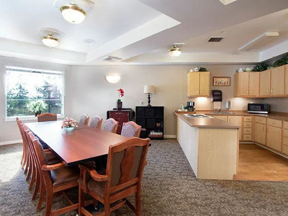 Avamere at St. Helens senior living community offering independent living, assisted living, memory care, and respite care in St. Helens, OR, private kitchen and dining room