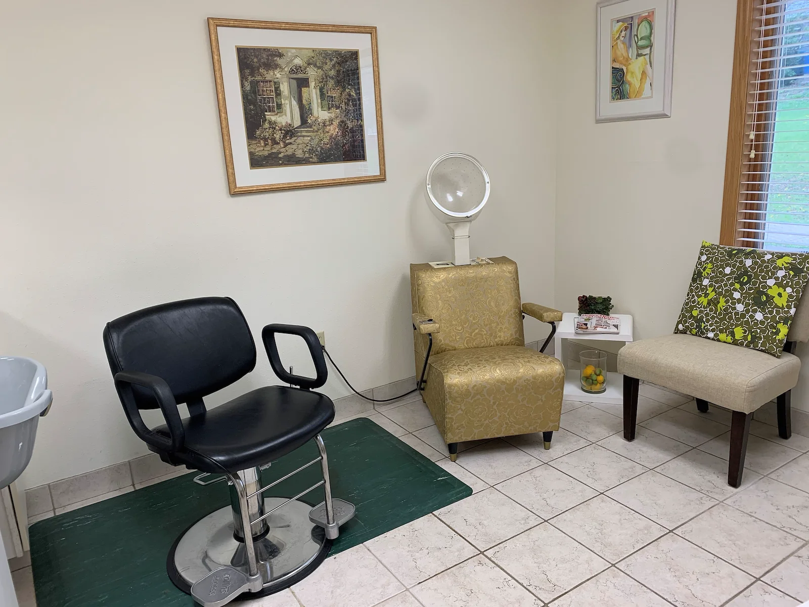 Image of Mills Harbour Assisted Living Lake (4)