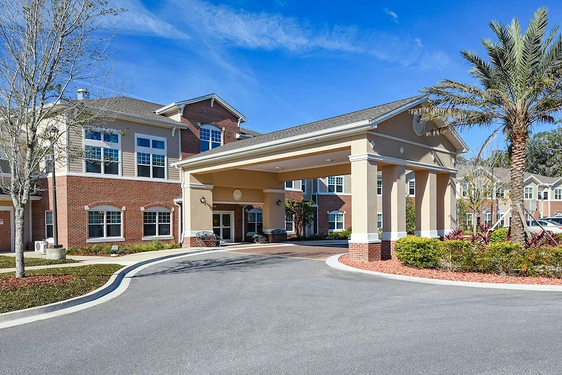 Anthem Lakes, senior living community offering independent living, assisted living, and memory care in Jacksonville, FL, front entrance