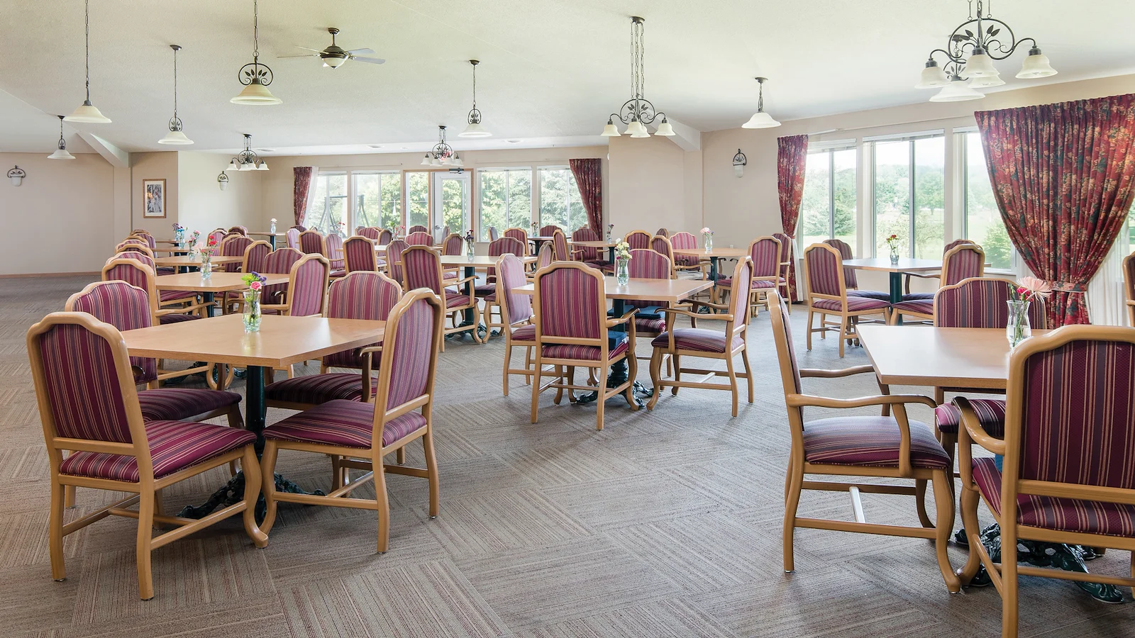 Park Vista Retirement Living – Waupaca, WI, dining room