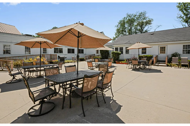 Image of Pine Rock Manor (4)