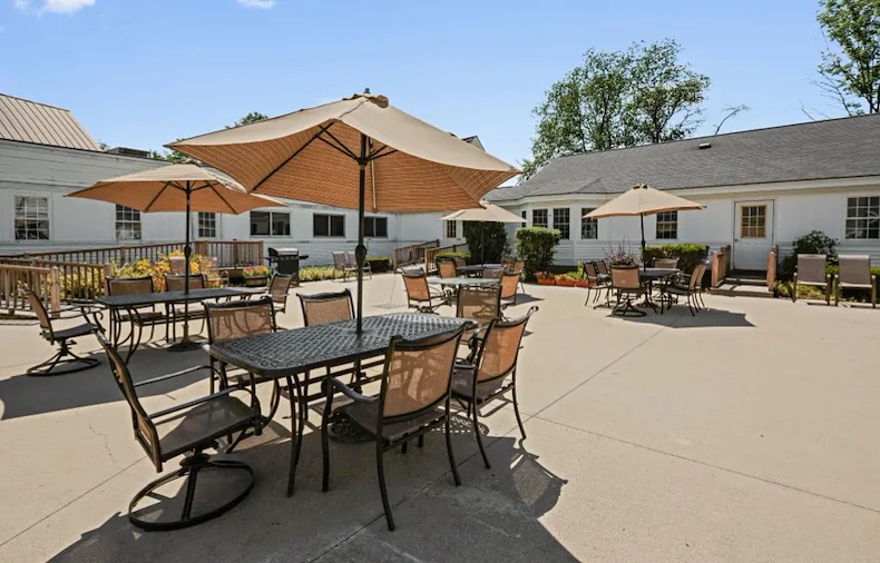 Image of Pine Rock Manor (4)