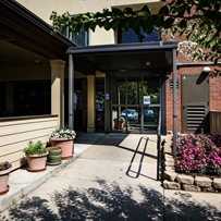 Image of Faush Metropolitan Manor (1)
