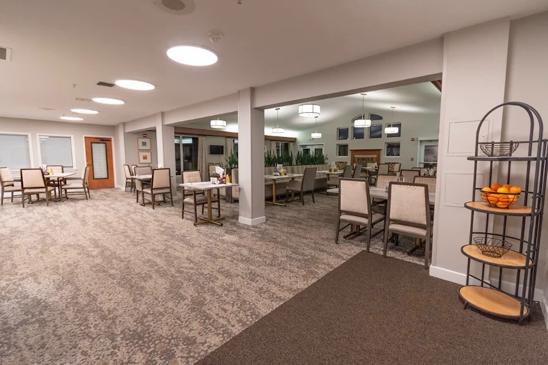 Avamere at Newberg senior living community offering assisted living, memory care, and respite care in Newberg, OR, dining room and activities room