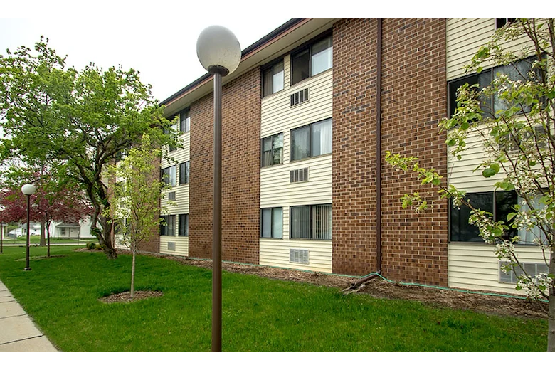 Image of Columbus Place (2)