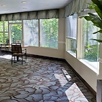 Avamere at Park Place senior living community offering assisted living and respite care in Tigard, OR, dining room with large windows