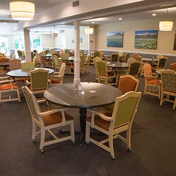 Heatherwood Senior Living dining room