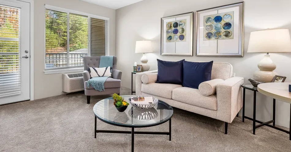 Image of Holiday Redbud Hills (7)