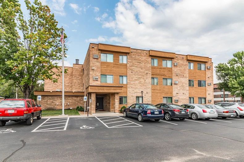 Image of Red Oak Manor (3)