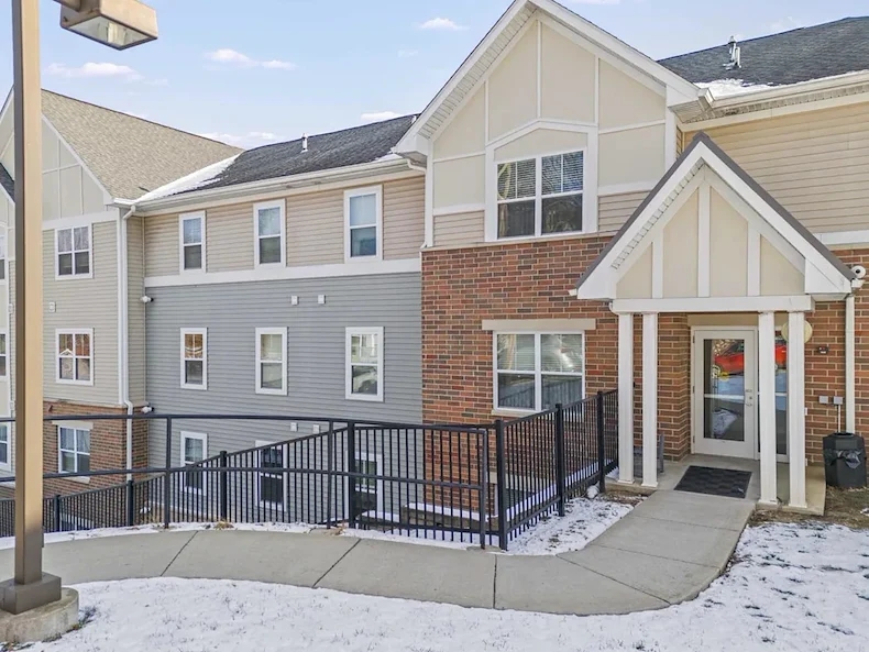 Image of Gateway Senior (4)