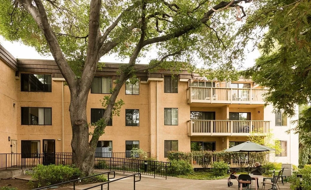 Image of Landmark Villa (2)