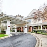 Avamere at Hermiston senior living community offering assisted living and respite care in Hermiston, OR, front exterior with covered drive-through entrance