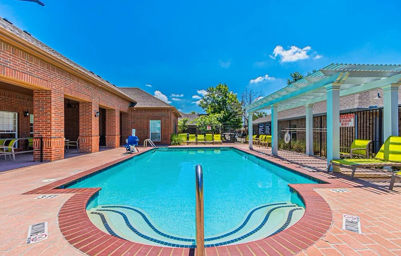 Image of Lakeside Manor (2)