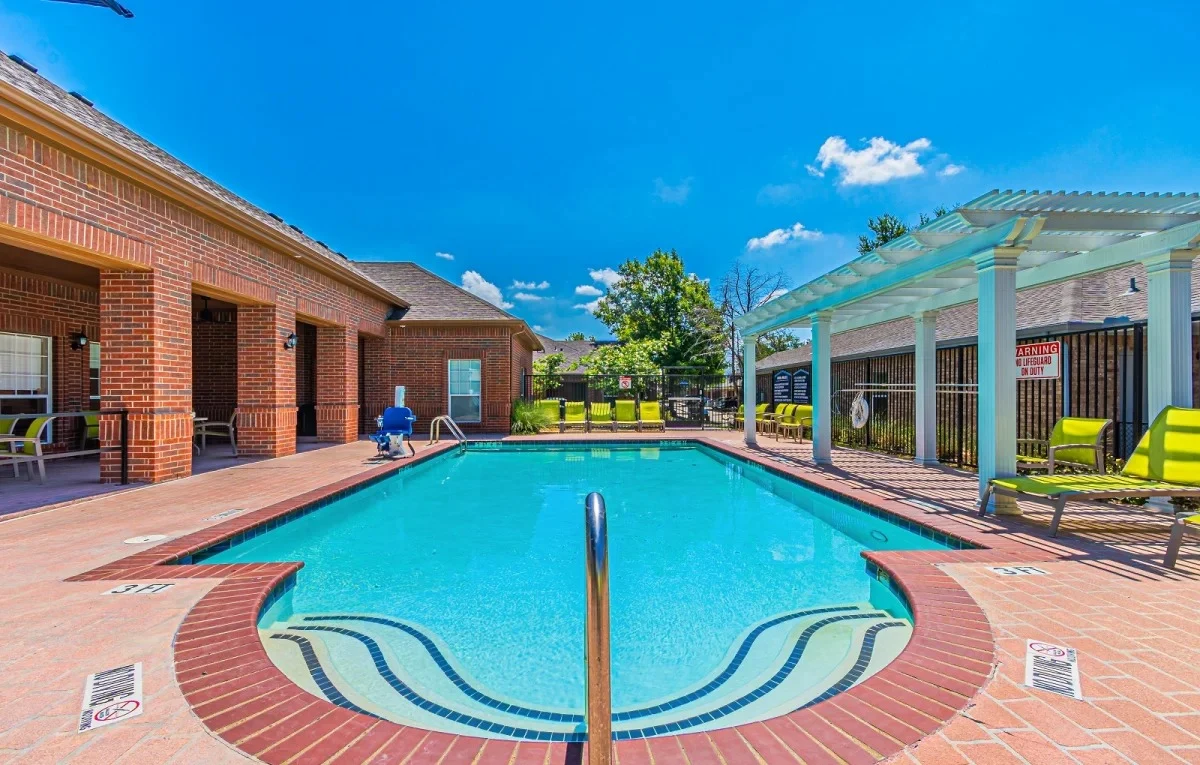 Image of Lakeside Manor (2)