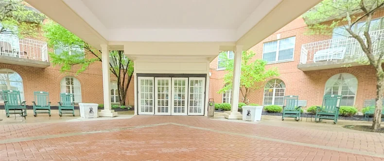 Image of Courtyard At Seasons (1)