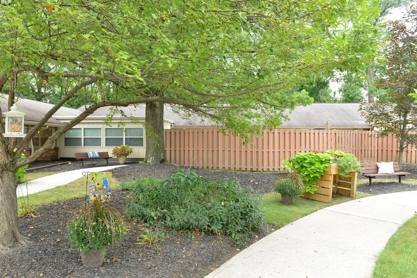 Image of Laurels Of Worthington (3)