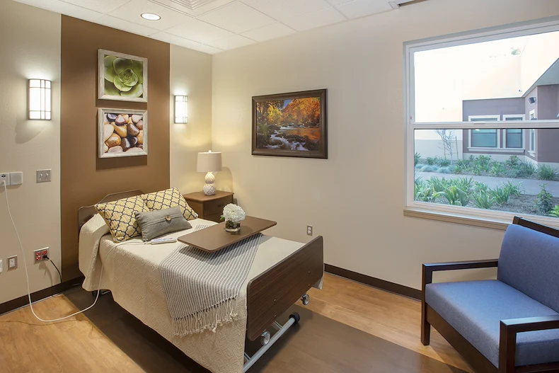 Image of Trellis Chino (3)