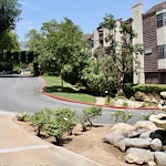 The Oaks of Pasadena driveway