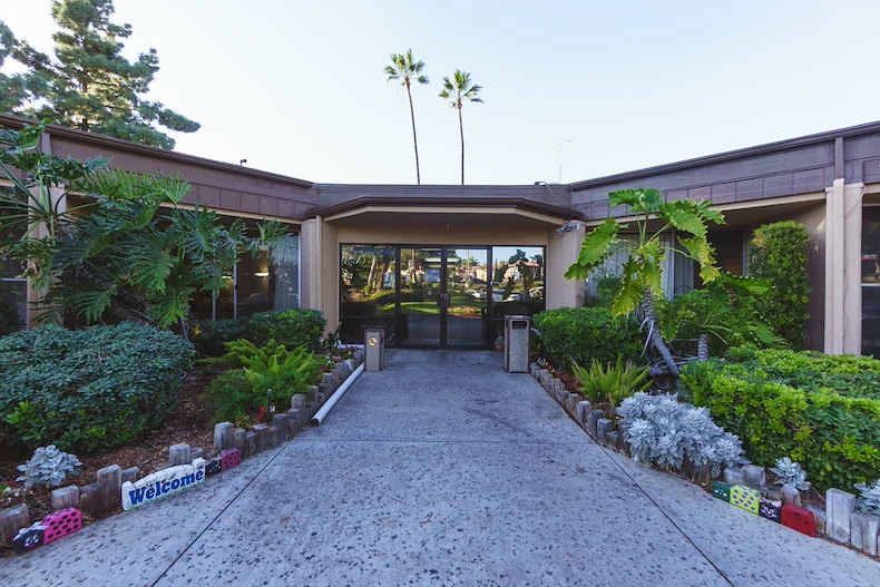 Image of Country Manor La Mesa Healthcare Center (1)