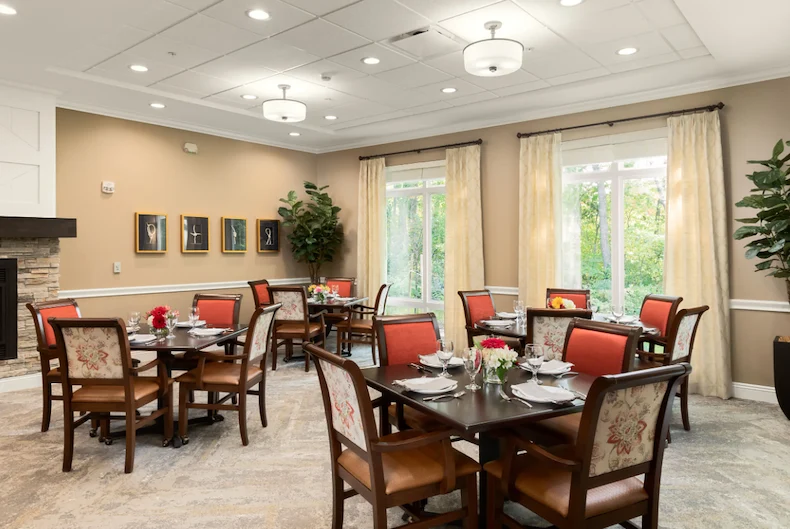 Lakeshore Woods Assisted Living and Memory Care Dining Room