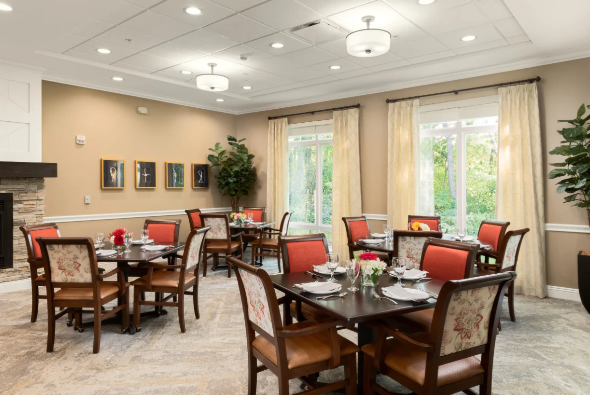 Lakeshore Woods Assisted Living and Memory Care Dining Room