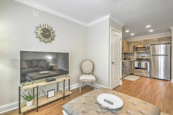 Asbury Place Kingsport, senior living community offering independent living, assisted living, and memory care in Kingsport, TN, apartment featuring a kitchen with stainless steel appliances