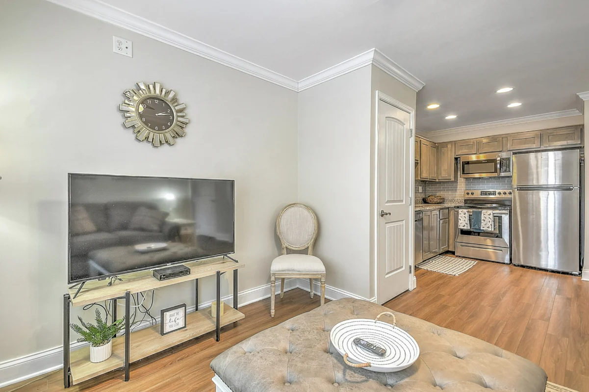 Asbury Place Kingsport, senior living community offering independent living, assisted living, and memory care in Kingsport, TN, apartment featuring a kitchen with stainless steel appliances