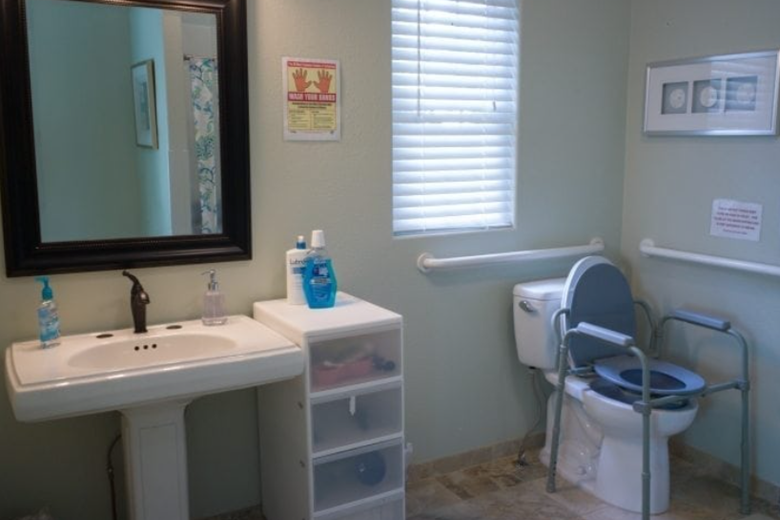 Image of Serenity House Assisted Living at Hoyt Street (10)