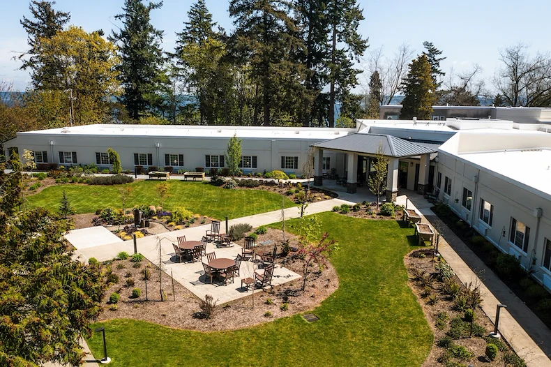 Fieldstone Memory Care of Bainbridge exterior overview