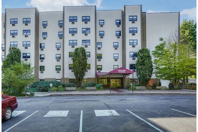 Image of Pinecrest Manor (1)