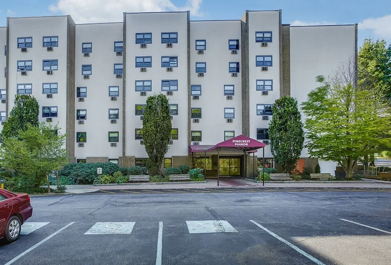 Image of Pinecrest Manor (1)