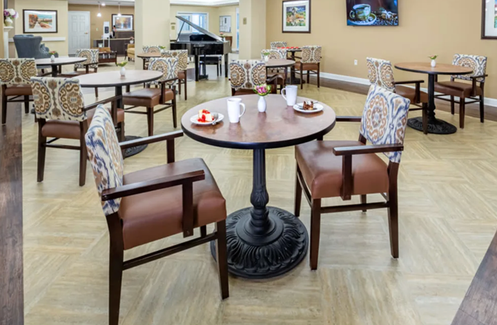 Assisted living near Roanoke with great dining options