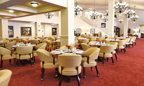 Carolina Estates Gracious Retirement Living Hawthorn Senior Independent Living in Greensboro, North Carolina dining room