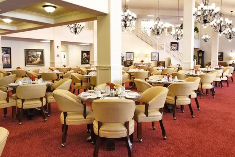 Carolina Estates Gracious Retirement Living Hawthorn Senior Independent Living in Greensboro, North Carolina dining room