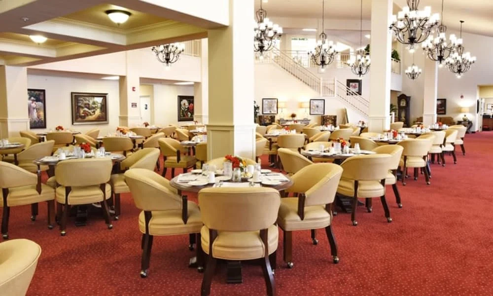 Carolina Estates Gracious Retirement Living Hawthorn Senior Independent Living in Greensboro, North Carolina dining room