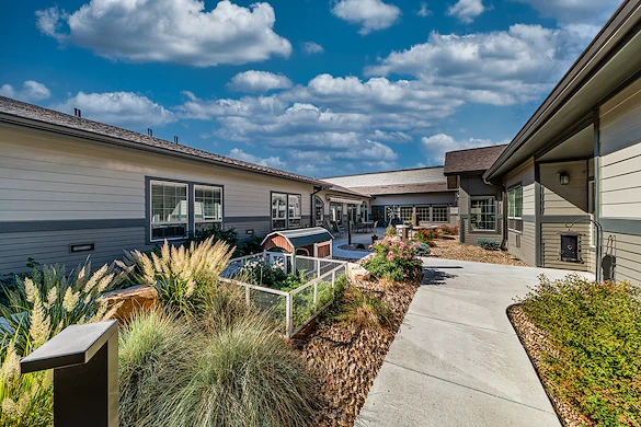Aspens at Fort Collins Senior Living, senior living community offering assisted living, memory care, and respite care in Fort Collins, CO, outdoor area with walkinig path