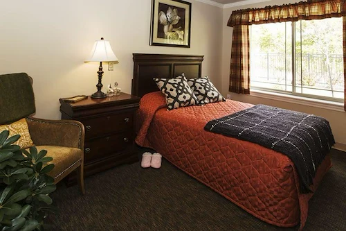 Windsor Heights Senior Living, assisted living and memory care in Beachwood, OH, apartment bedroom