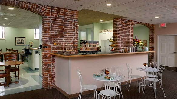 Image of Holiday Maplewood Place (2)