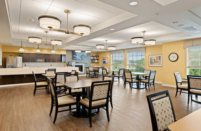 Alto Overland Park, senior living community offering assisted living and memory care in Overland Park, KS, dining room