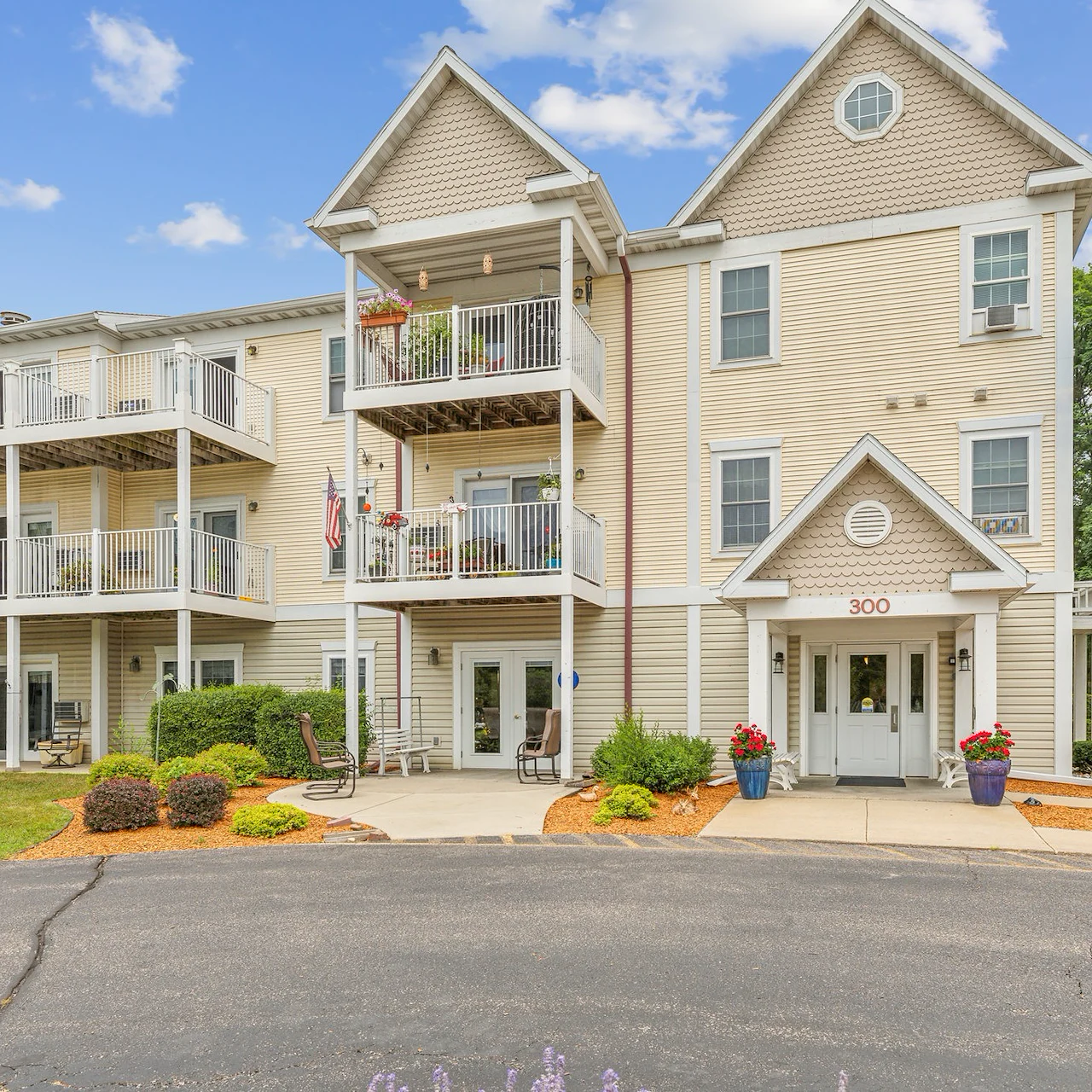Image of Maple Ridge Apartments (2)