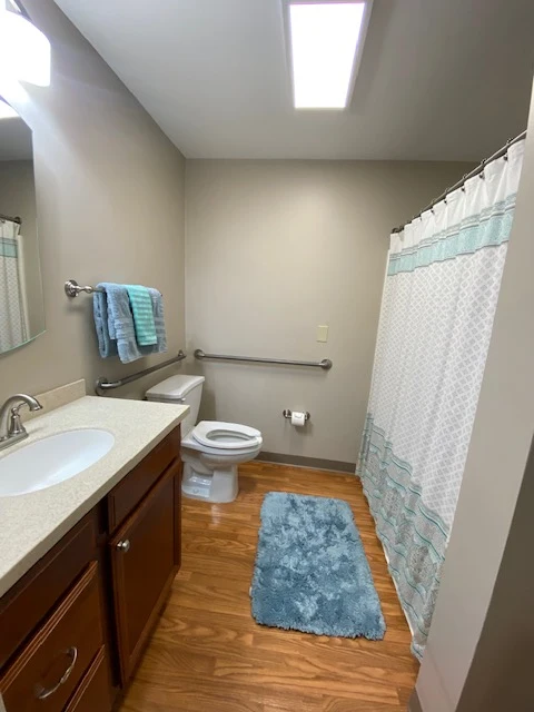 Long House senior living community offering independent living and respite care in Erlanger, KY, apartment bathroom