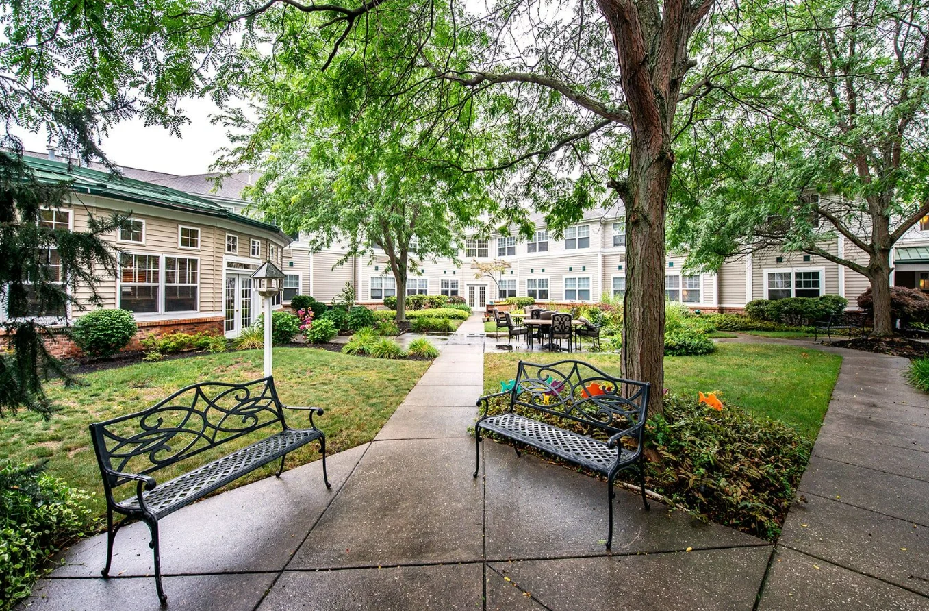 Westlake Woods by New Perspective senior living community offering assisted living in Erie, PA, outdoor space with benches and a walking path