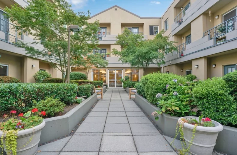 Image of Island House (2)