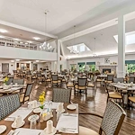 The Woods at Holly Tree Gracious Retirement Living Hawthorn Senior Independent Living in Wilmington, North Carolina community dining room