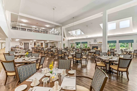 The Woods at Holly Tree Gracious Retirement Living Hawthorn Senior Independent Living in Wilmington, North Carolina community dining room