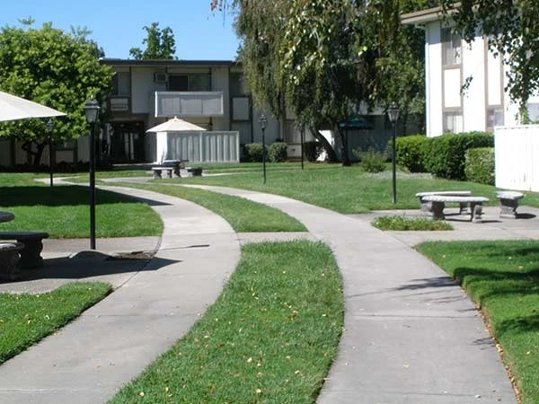 Image of Inglewood Gardens (2)