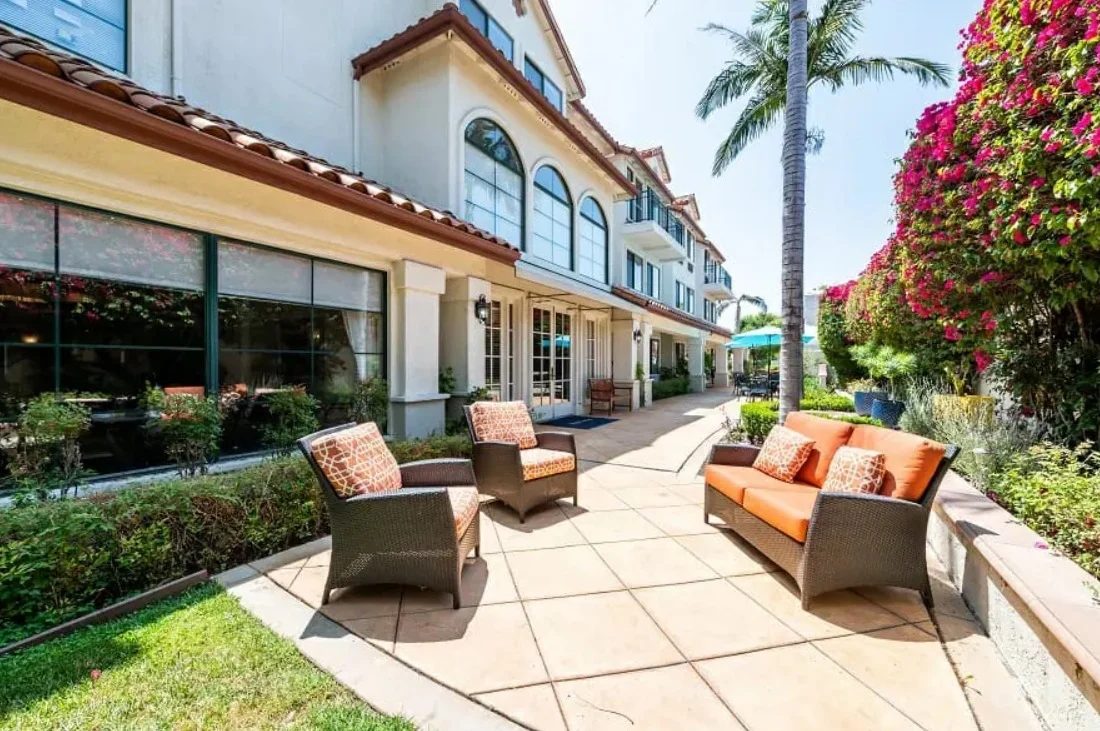 Image of Aegis Living Granada Hills (10)