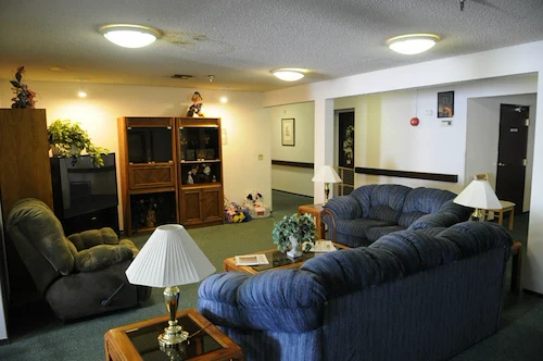 Image of Lakeside Manor (7)