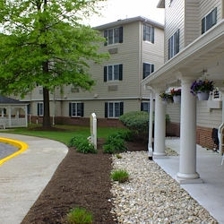 Image of Paramount Senior Living at Newark (4)