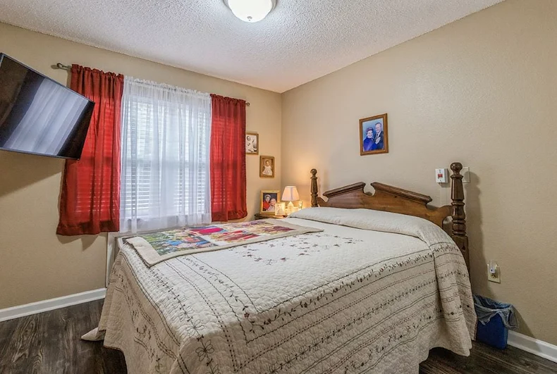 Image of Broadmoor Court (4)